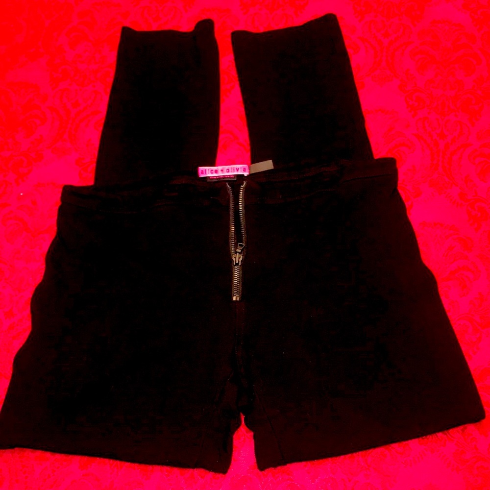 Like New Alice + Olivia Black Leggings